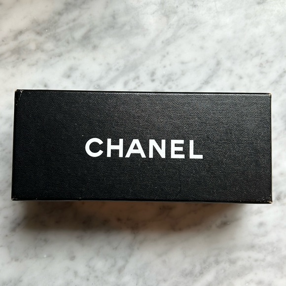 CHANEL Accessories - Chanel vintage sunglasses 
model: 0007 80 (skinny)
color: havana / gold